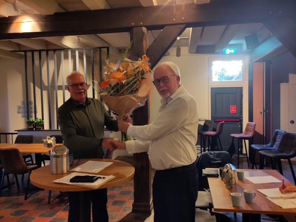 Afscheid voorzitter a.i. Dick te Brake Dick te Brake en G.J. Koele